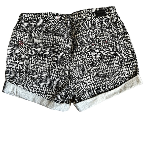 BDG Shortie Print Black Cream Cuffed Shorts Size 27 - Picture 2 of 8